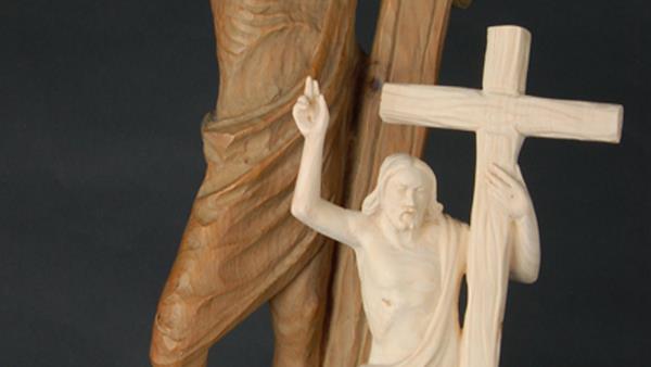Auferstandener Christus mit Kreuz