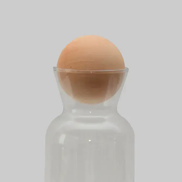 Jarra con bola de pino suizo
