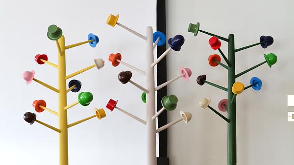 Coat rack with hats