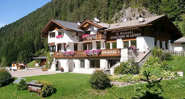 Demi Art, head office
