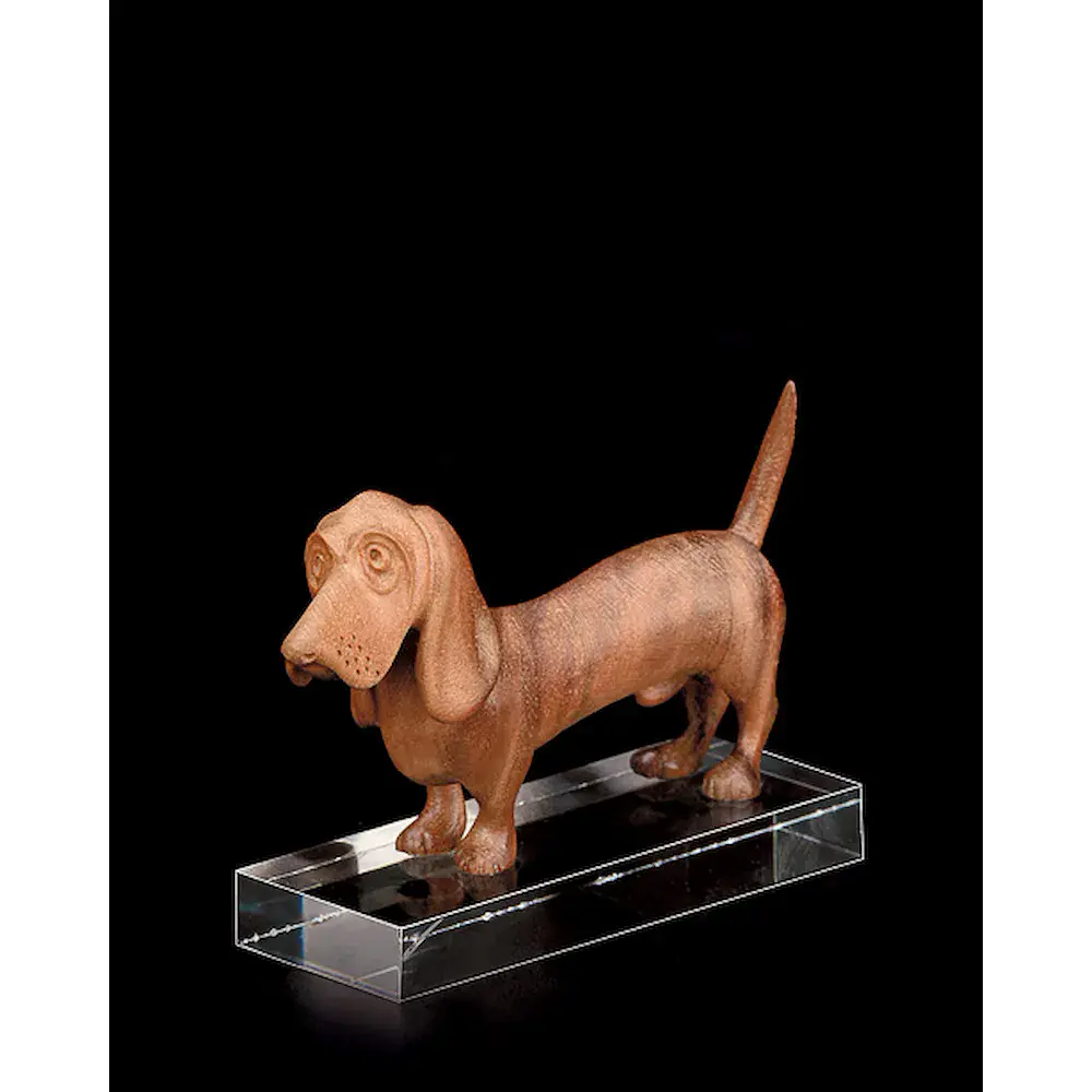 Basset hound(w. pedestal in plexiglas)