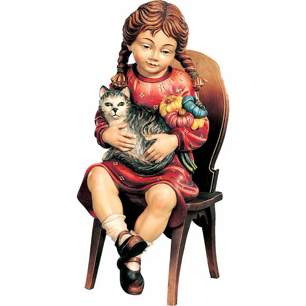 Niña sentada con gatito y flores