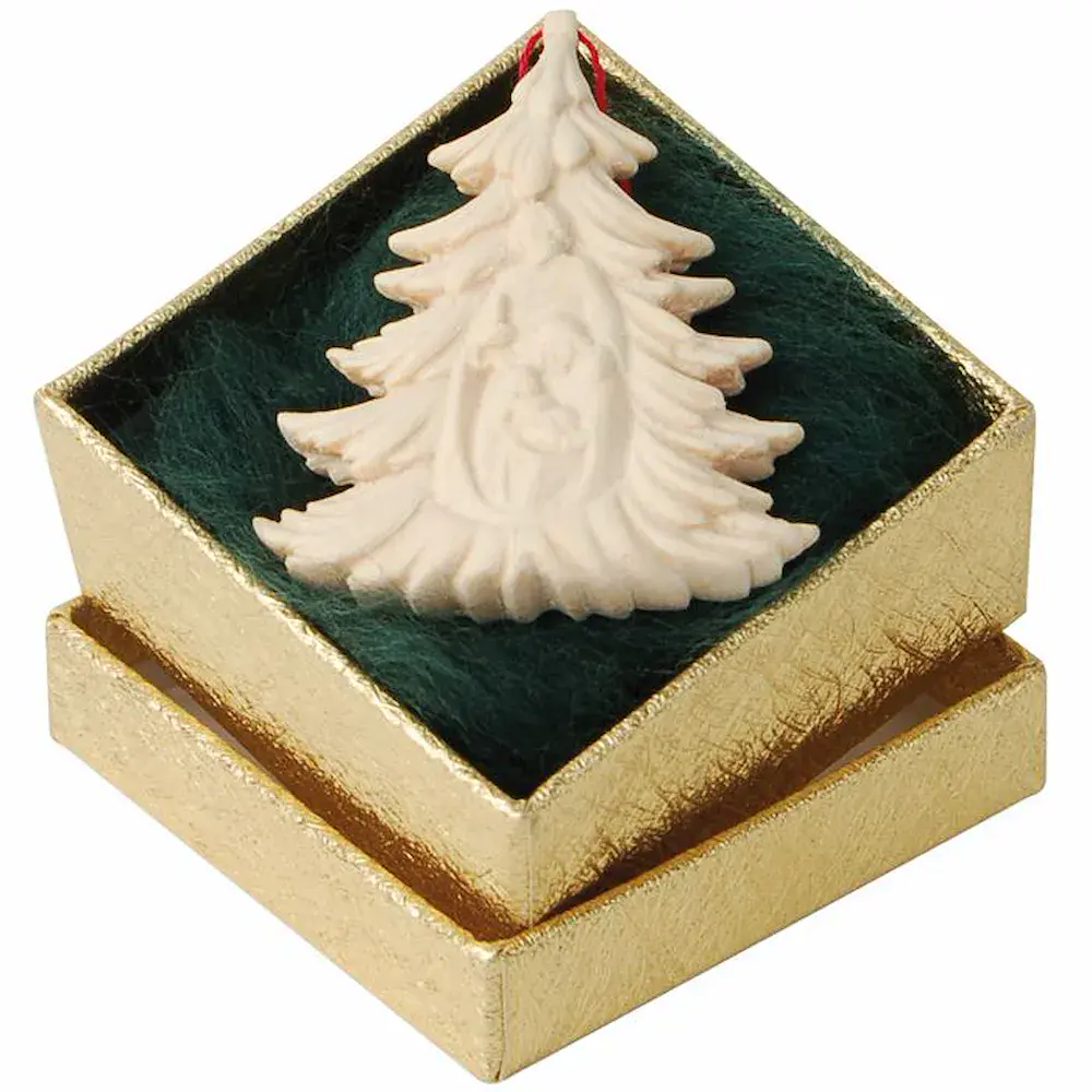 Christmas decoration: Christmas tree with Family