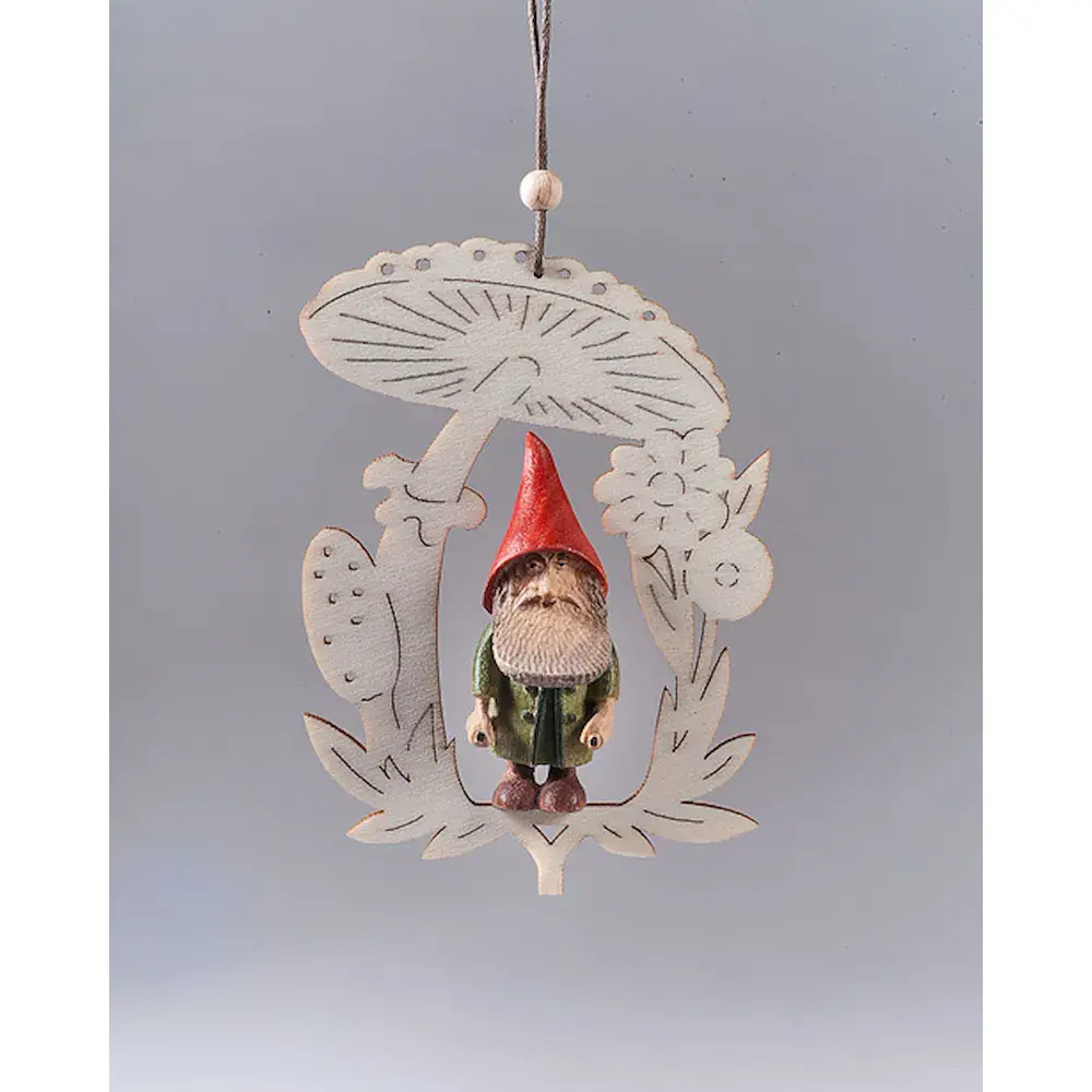 Zwerg mit Kiepe und Ornament