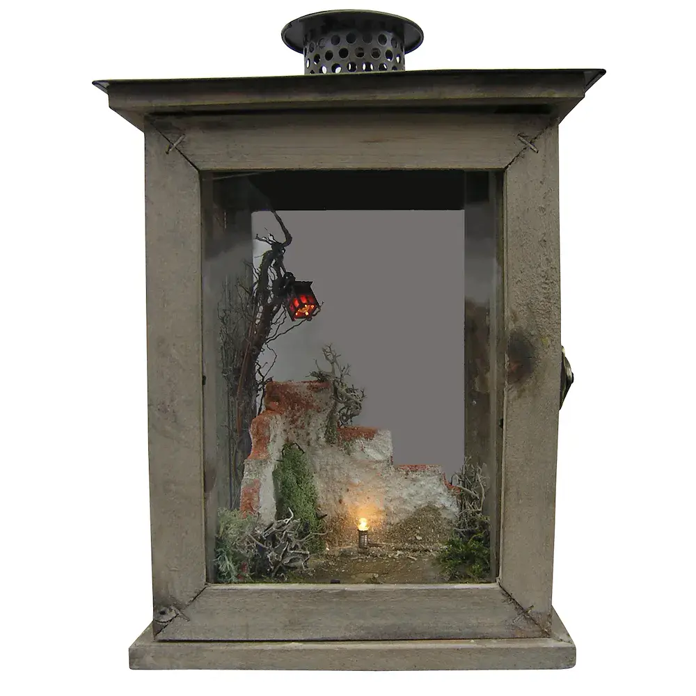 Laterna di legno con stalla e illuminazione