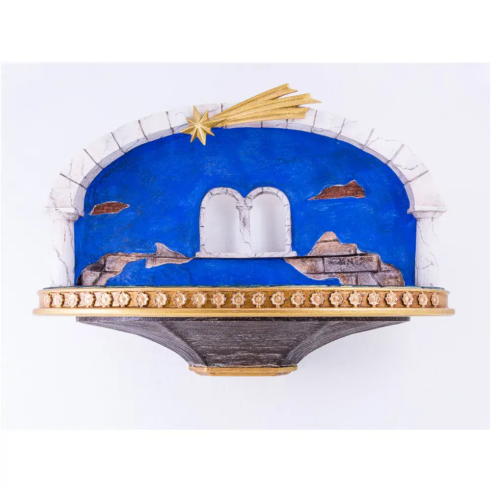 Ruina del templo en un estante de pared