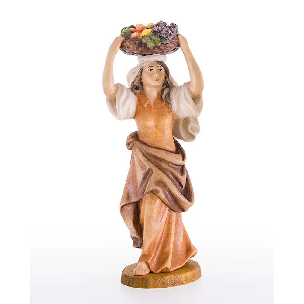 Mujer con la cesta de fruta