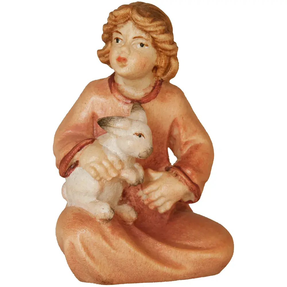 Bambina seduta con coniglio